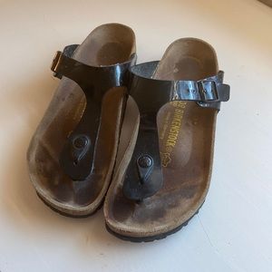 Birkenstock Gizeh patent black sandals